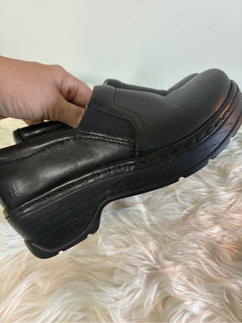 Klogs Black Leather Slip-On Clog with Subtle Red Insole Accent…6W - Picture 3 of 7